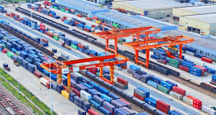 "Global Trade Resurgence: Optimism Abounds for 2024 Rebound"